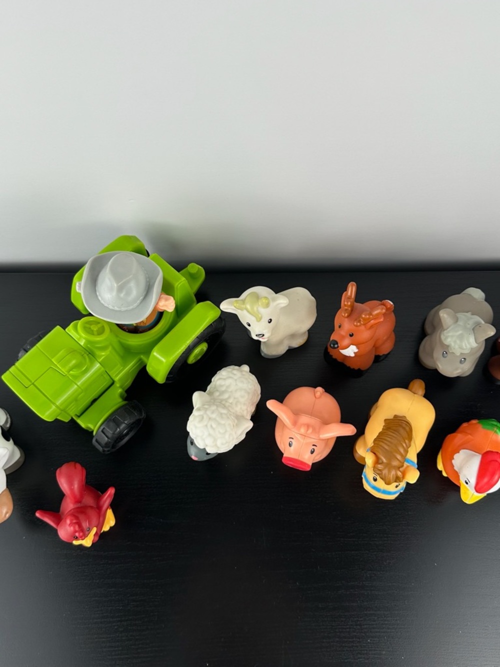 Fisher Price Little People Harvester Tractor, Farmer & 10 Farm Animal Figurines - Picture 4 of 8